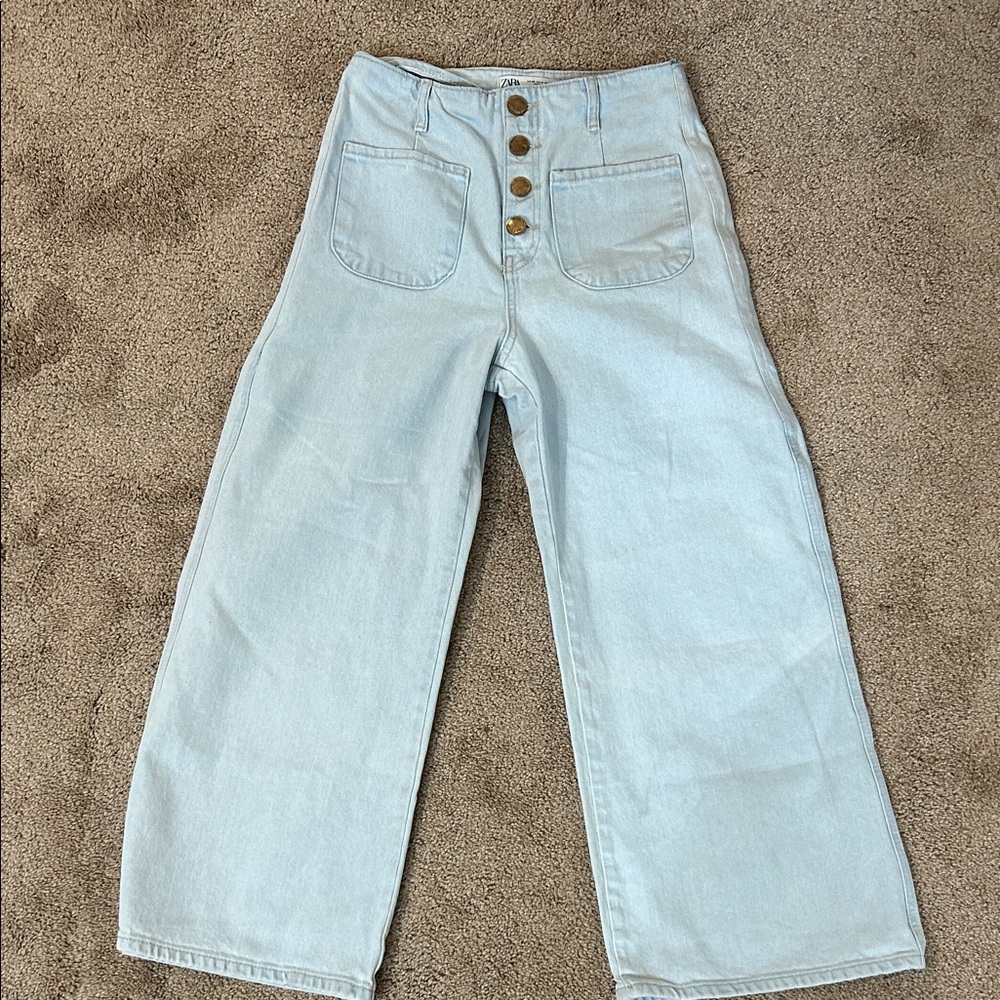 Zara Light Blue Wide Leg Cropped Jeans with Front Button Detail
